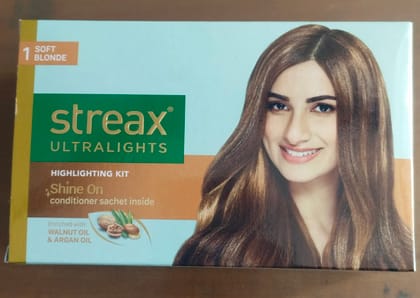 Streax Ultralights Conditioner sachet inside Enriched with Walnut oil & argan oil 