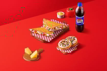 Melts Meal For 1 With Exotica Veggie Garlic Bread 2Pcs & 1 Dip-Veg