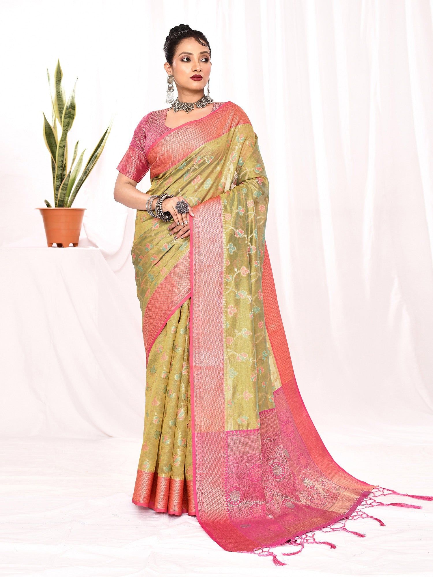 Green Soft Silk Banarasi Woven Floral Weaving Saree