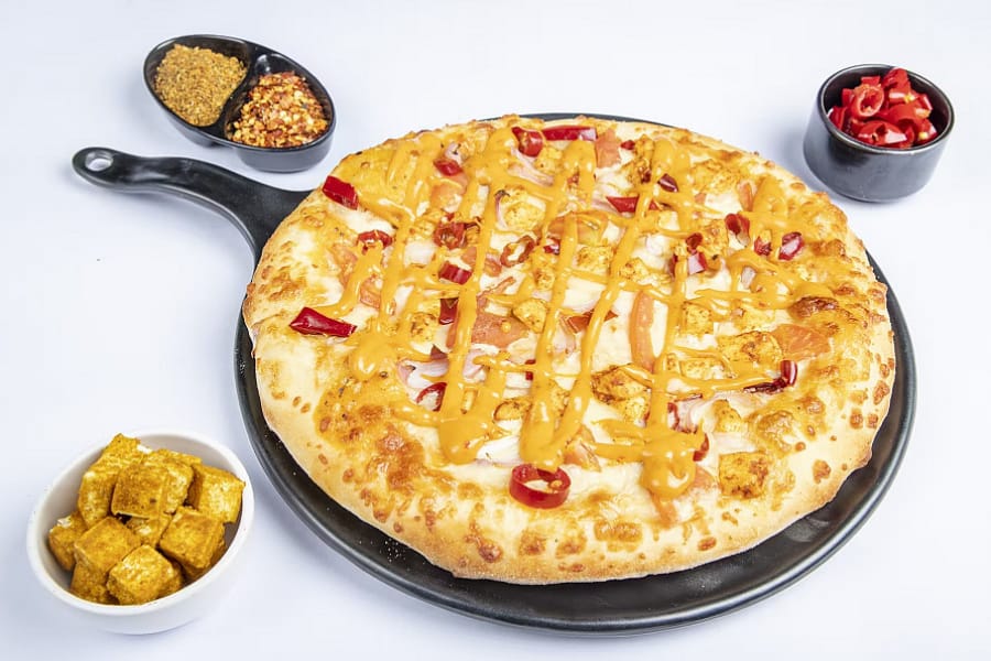 Spicy paneer pizza