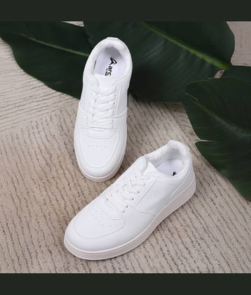 GOLDSTAR White Men's Sneakers