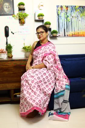 Masti Bhara Sher-Mul Cotton / Bagru Print / Pink and White