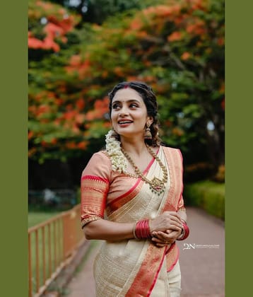fab woven Art Silk Woven Design Banarasi saree With Unstitched Blouse Piece ( Off White )