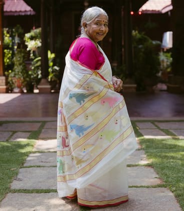 Off White Handloom Venkatagiri Cotton Saree With Jamdani Parrot Meenakari Motifs-Off White
