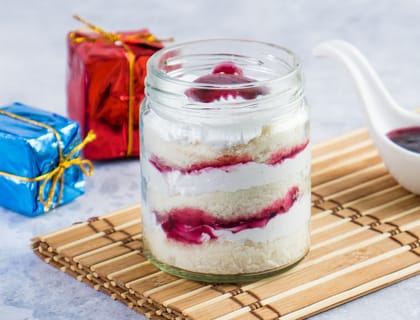 Blueberry jar cake
