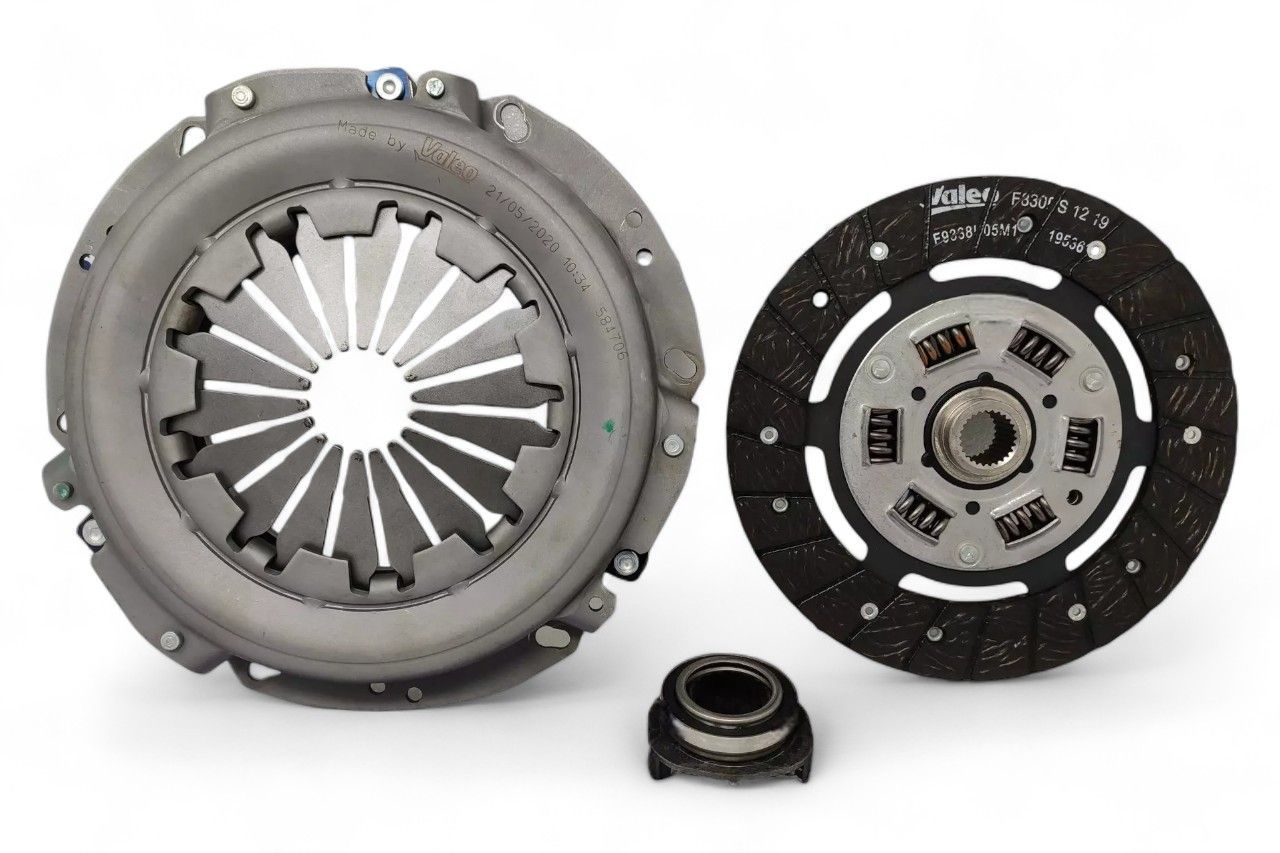 Valeo Clutch Kit (Disc+Pressure Plate+Bearing) 821071