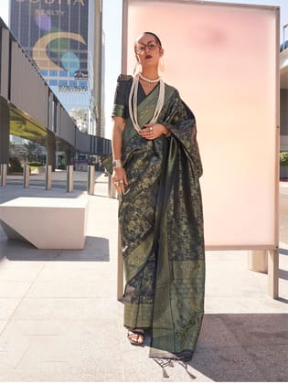 Black Pure Soft Silk Floral Designed Handloom Weaving Saree