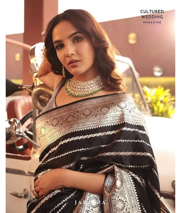 fab woven Art Silk Woven Design Banarasi saree With Unstitched Blouse Piece ( Black )