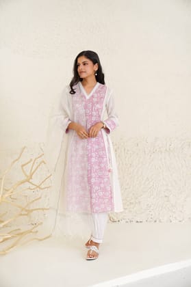 Sheer Cameo Dupatta-Free Size / White