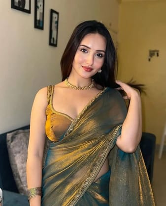 Dual-Hued Chiffon Saree with a Touch of Glam