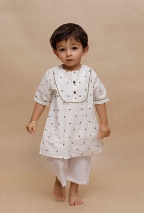 Set of 2: Off-White Polka Dot Printed Kurta Shirt and off-white Capri-2-3Y