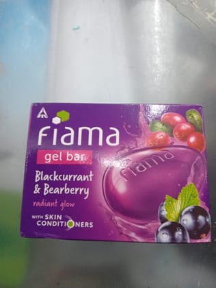 Fiama Gel bar Sofe on skin 