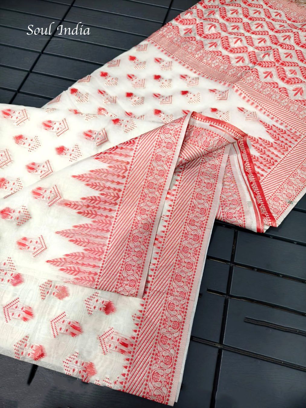 Semi Munga Jamdani -Off White & Red
