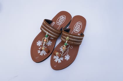 Female Thumb Design Footwear- Size 6