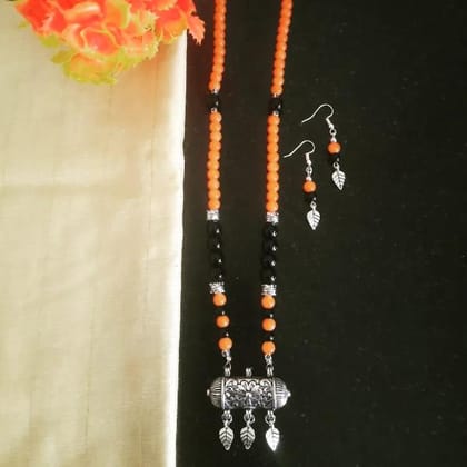 Taviz Pendant Necklace