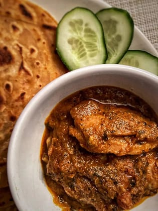 Chicken Curry With Laccha Parantha - 2 Pcs