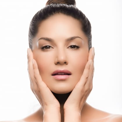 Star Struck by Sunny Leone Translucent HD Loose Powder, 8g Star Struck by Sunny Leone Translucent HD Loose Powder, 8g