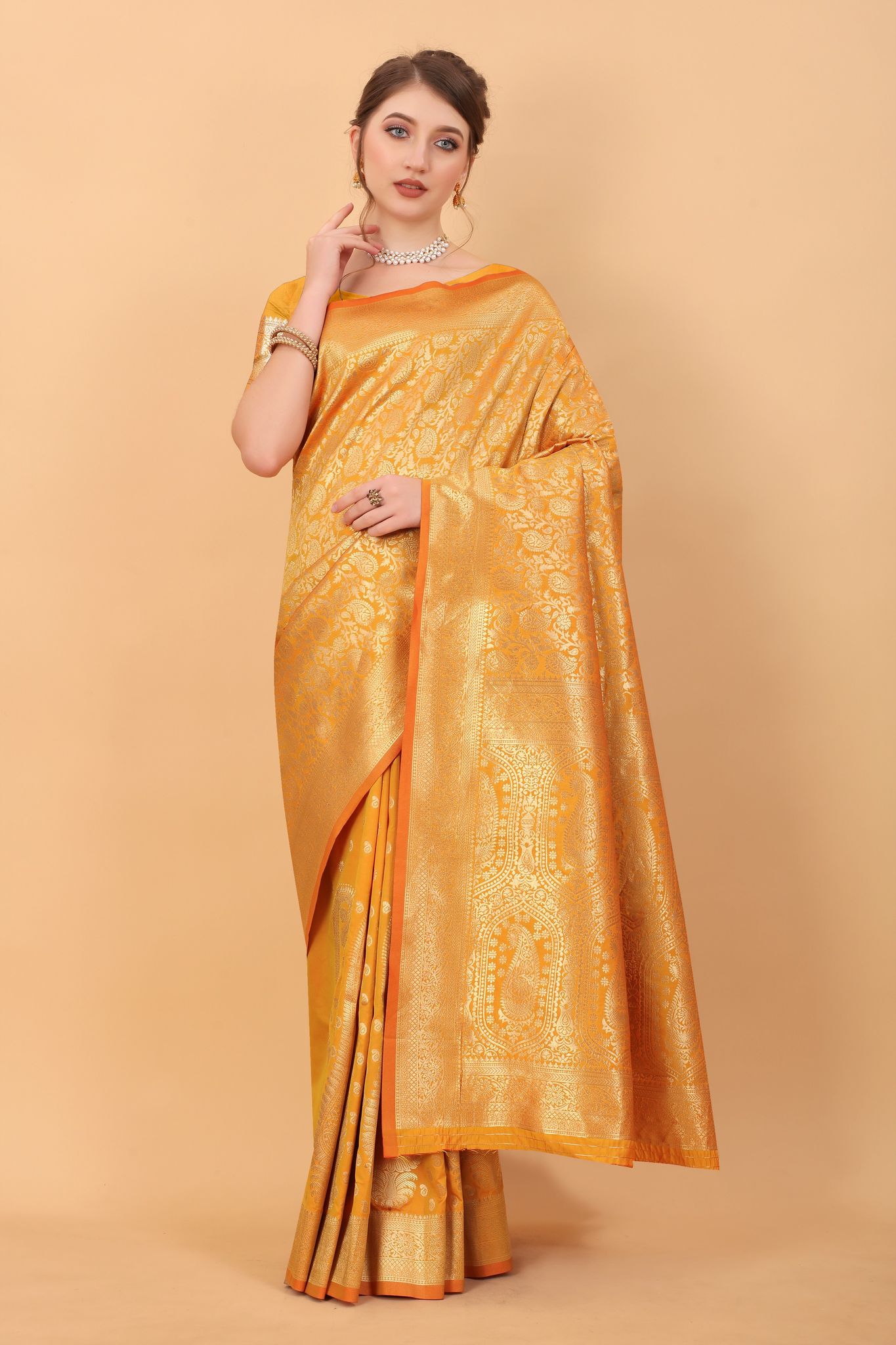 Yavira silk Women's Yellow Handwoven Silk Blend Saree
