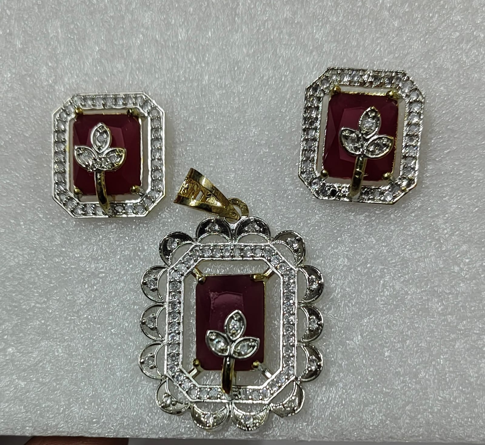 Pendant set with earrings