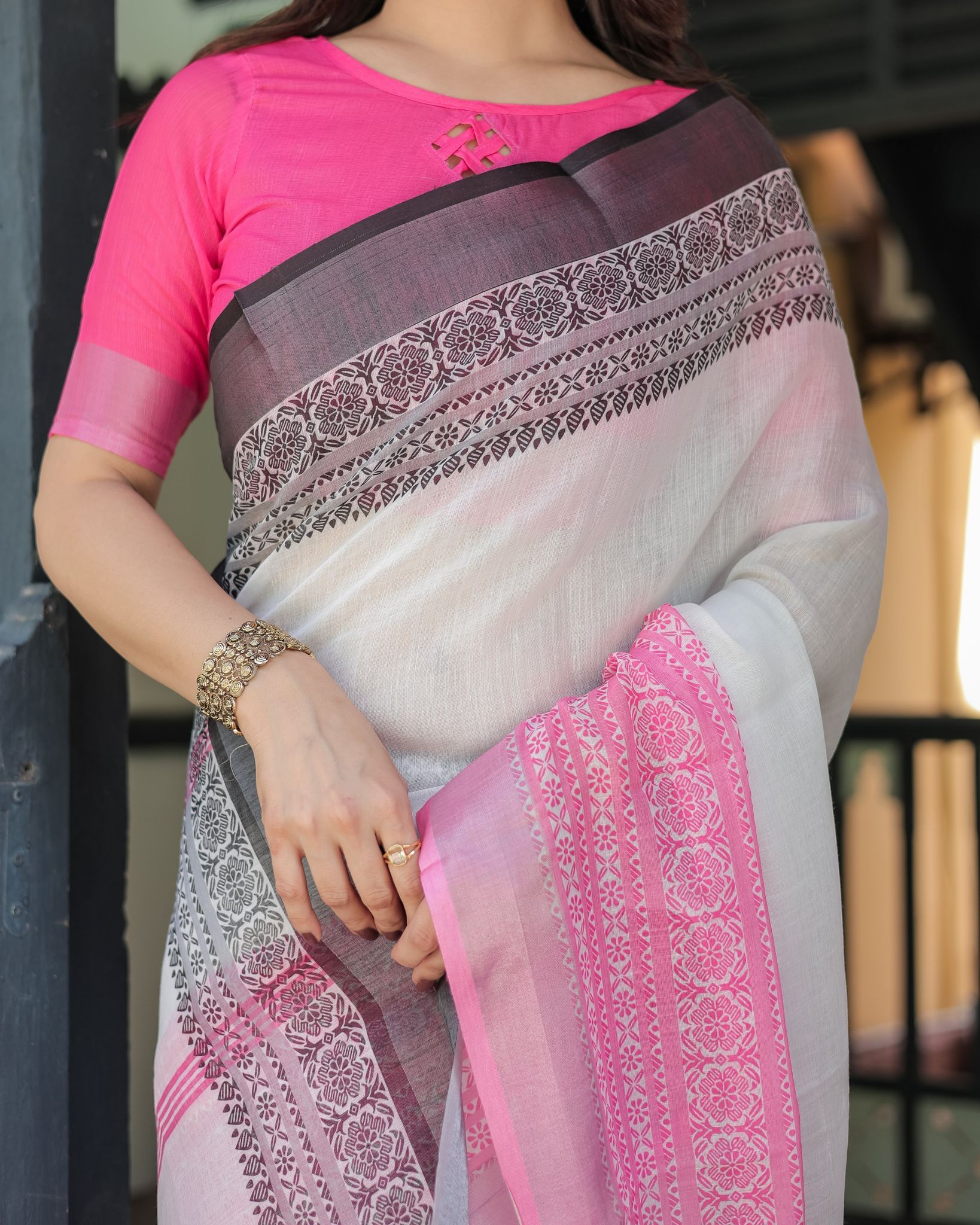 Elegant White and Pink Pure Cotton Linen Saree with Intricate Floral and Geometric Border Design and Tassels on Edges-Regular