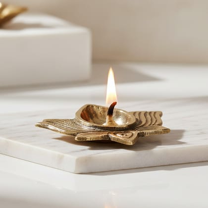 Brass Kamal Deepak � 1 Wick Puja Deepak, Length : 3.3 Inch  (BSMAS1837 C)