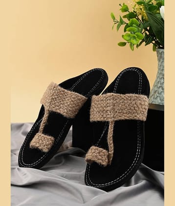 Anjaneya Creations Beige Men's Kolhapuris