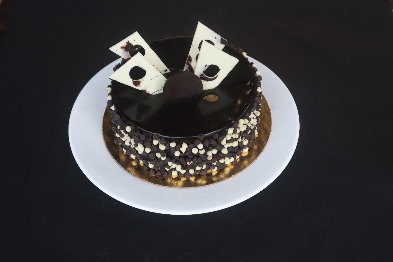 Special chocochip cake half kg - eggless 