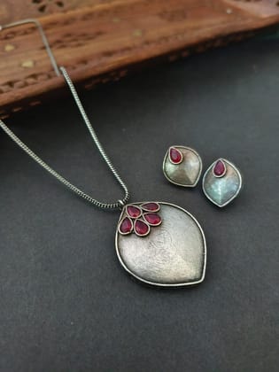 Silver-Look Alike Casual Wear Chain Pendant with Stud Earrings | Sarichka-Red