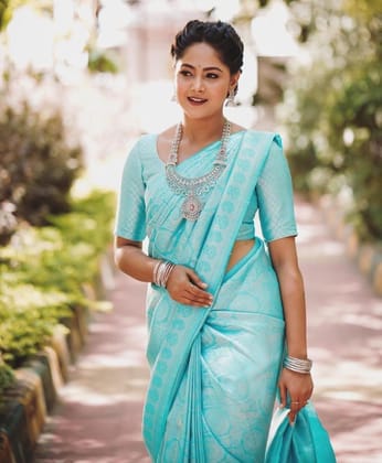 Zari Work Silk Saree With Blouse Piece