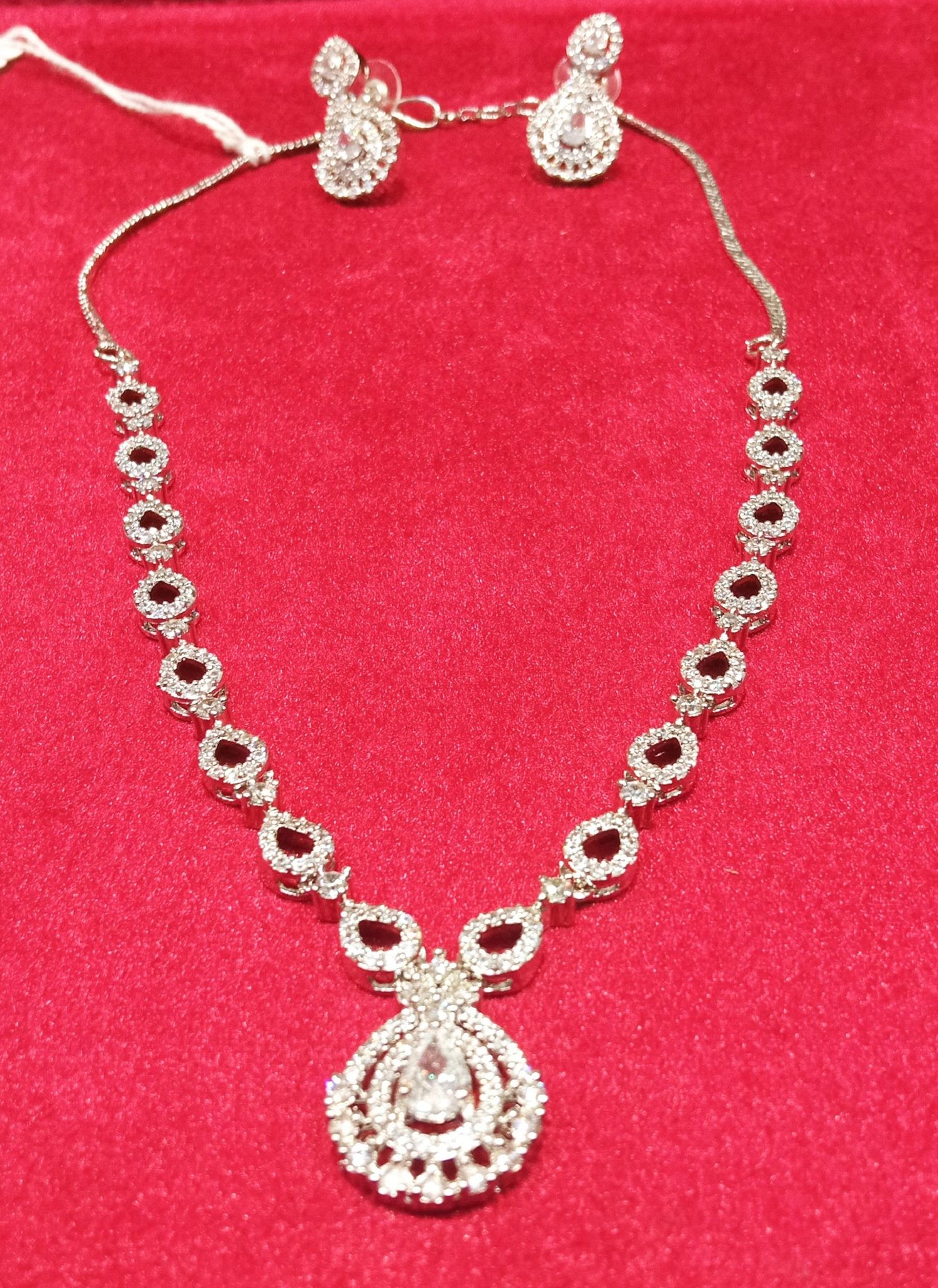 NECKLACE AD