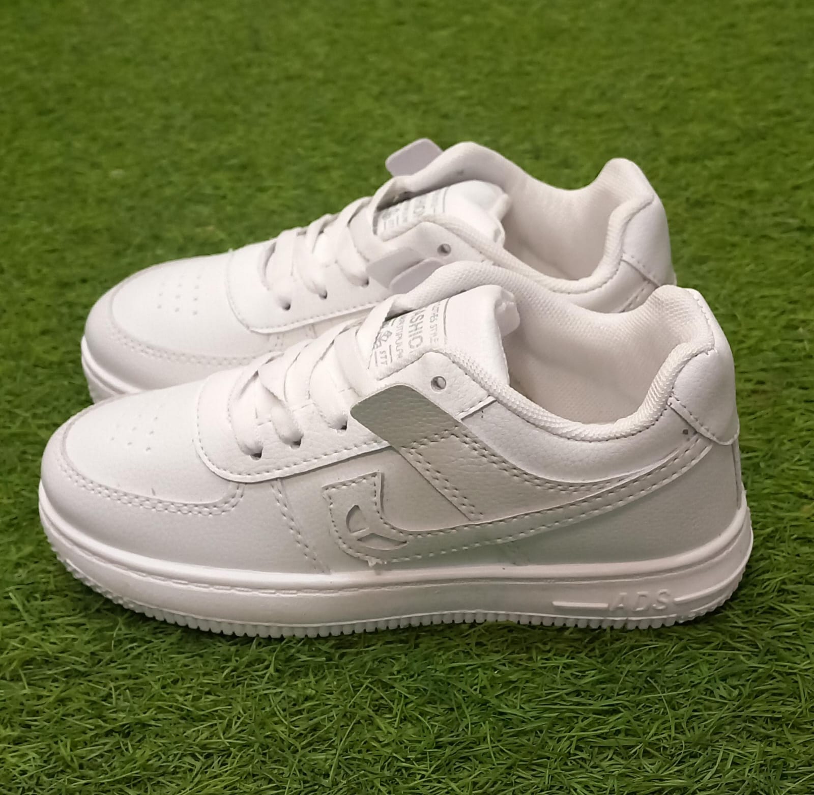 White Leather Sneakers  Casual and Comfortable - Perfect for  Everyday Wear