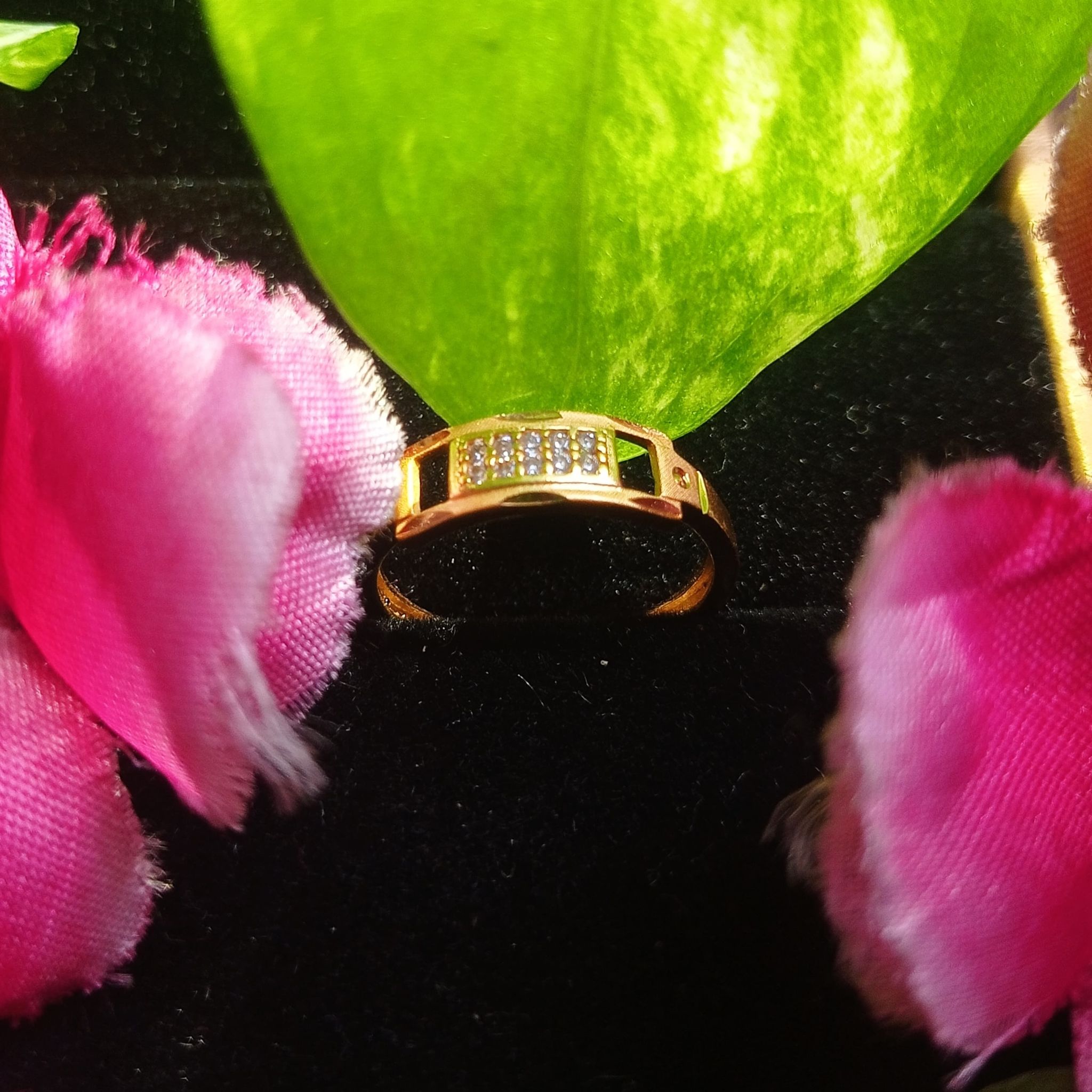 Gold-Plated Alloy Ring for Women with Zircon Stone – Adjustable & Stylish Design