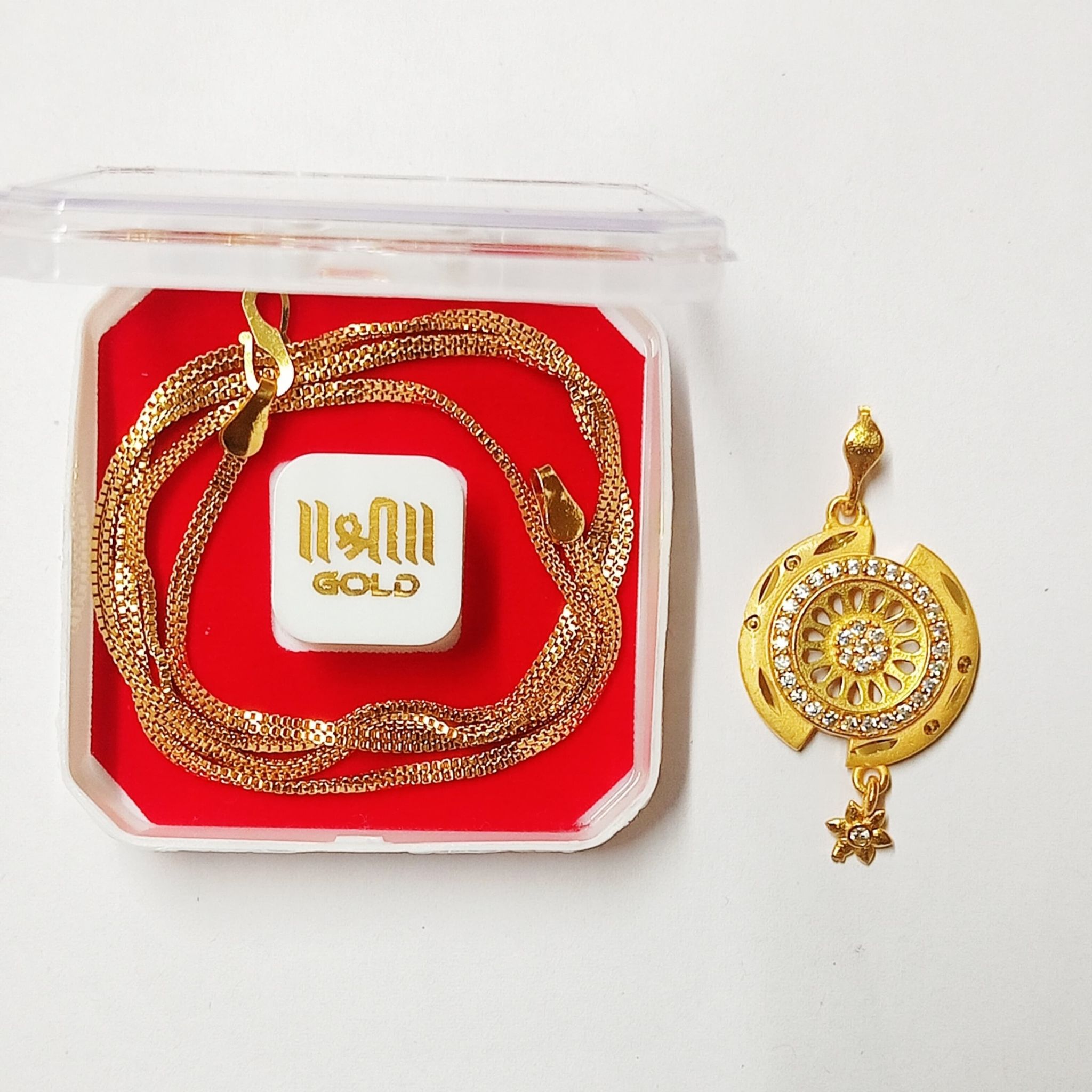 Fidato Golden Color Alloy Chain Pendant For Women Pendant with chain