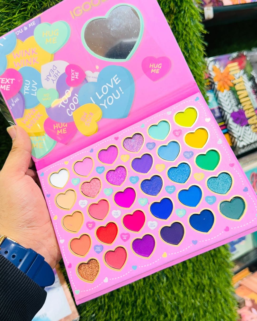 Heart-Shaped Eyeshadow Palette, 30 Colours, Pink Case with Mirror, Glitter and Matte Shades