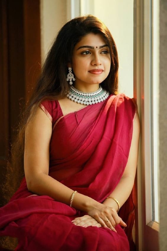 ELLNORA'S American Diamond and Emerald Necklace Set with Maang Tikka for Women