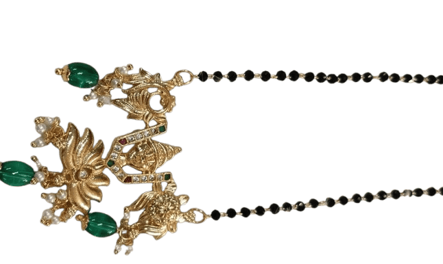 916 Gold Pendant Set with Emeralds and Pearls