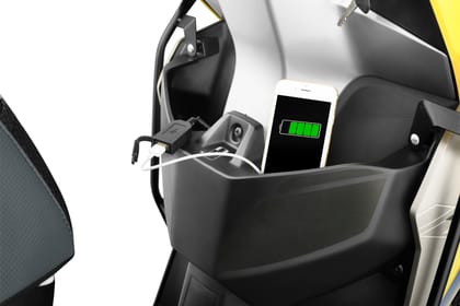 Glove Box Mobile Charger for Xoom 125