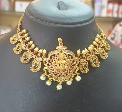Exquisite Gold Necklace with Gemstones & Pearls