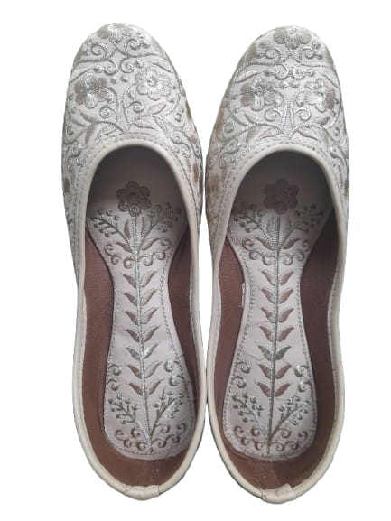 Embroidered Cream Khussa Shoes - Traditional Pakistani & Indian Footwear