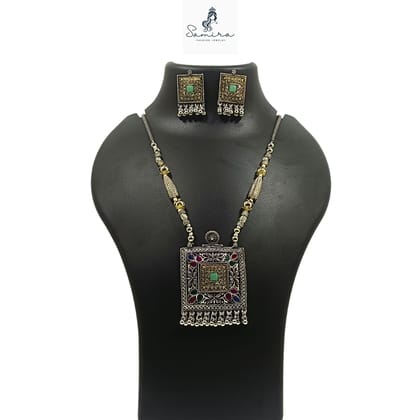 SAMIRA Luxury Handcrafted Necklace Jewellery Set with Ear Rings Oxidized Square Pendant