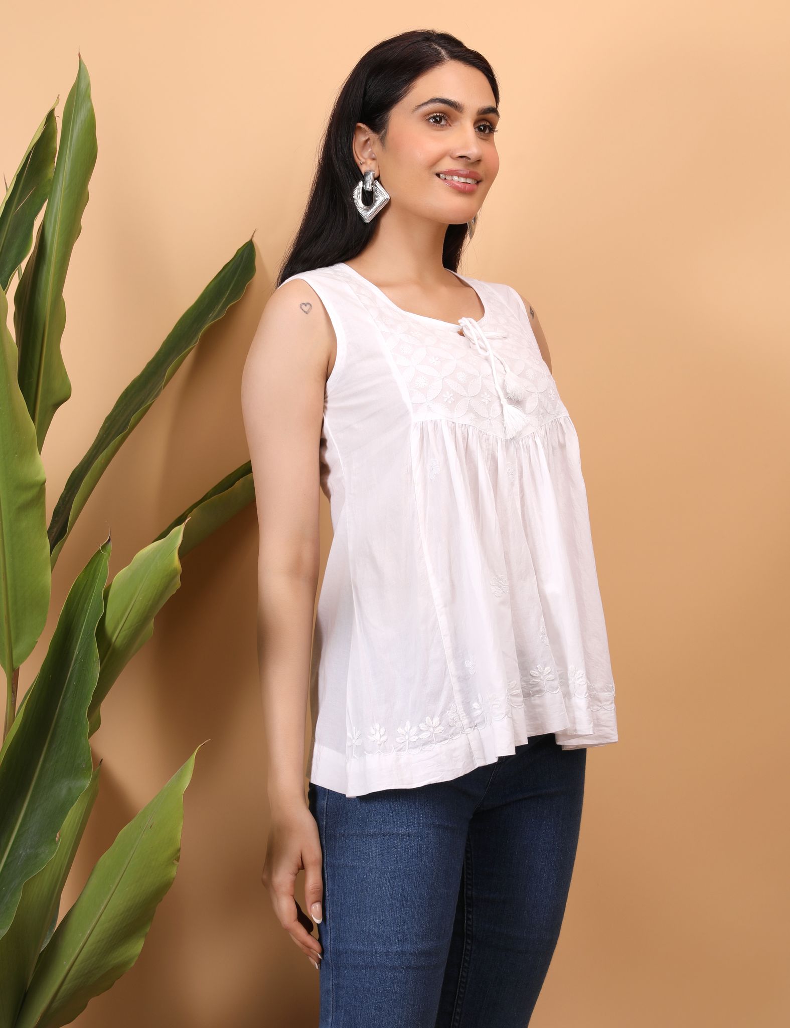 Shwet Women Purple Chikankari Sleevless Yoke Top