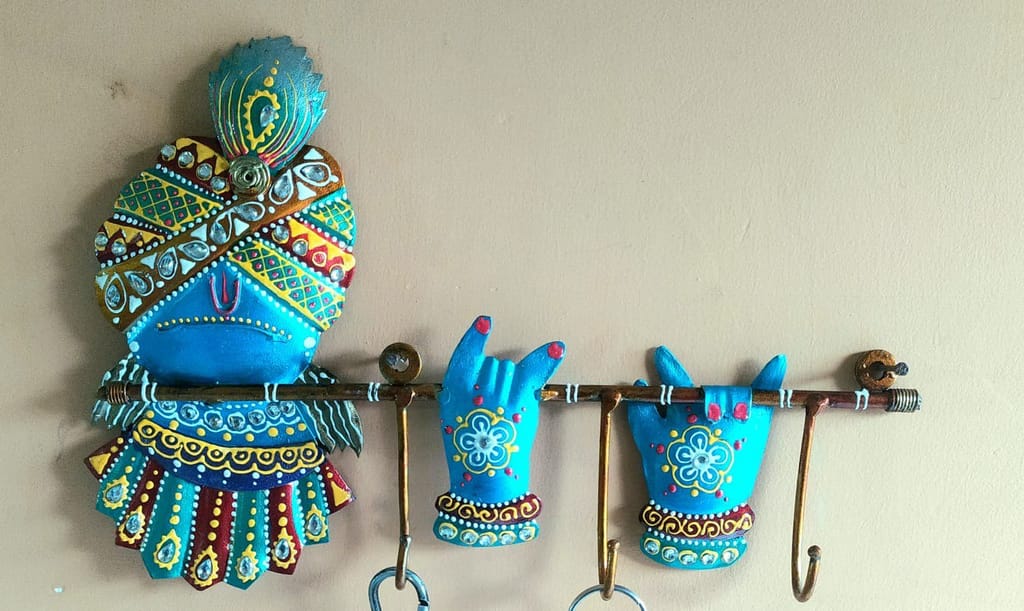 CHANDRA CRAFT STORE Krishna Key Holder | Lord Krishna-Themed Wrought Iron Wall Hook | Decorative Key Hanger for Home Entrance, Living Room & Temple Wall | Handcrafted Ethnic Art | Pack of 1