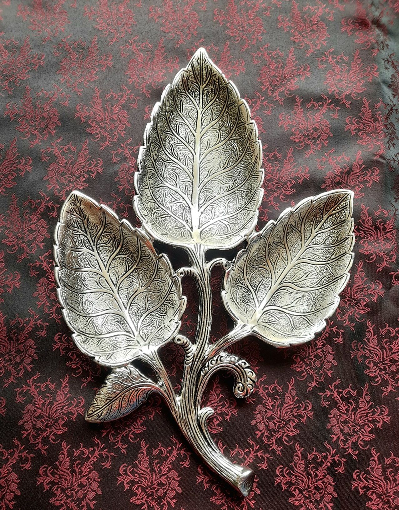 Hand Crafted Metal 3 Part Leaf Shape Tray Perfect for Home Centre Table Serving Dry Fruits platter-11 Inch (Silver)