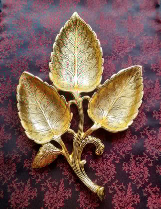 Hand Crafted Metal 3 Part Leaf Shape Tray Perfect for Home Centre Table Serving Dry Fruits platter-11 Inch (Golden)