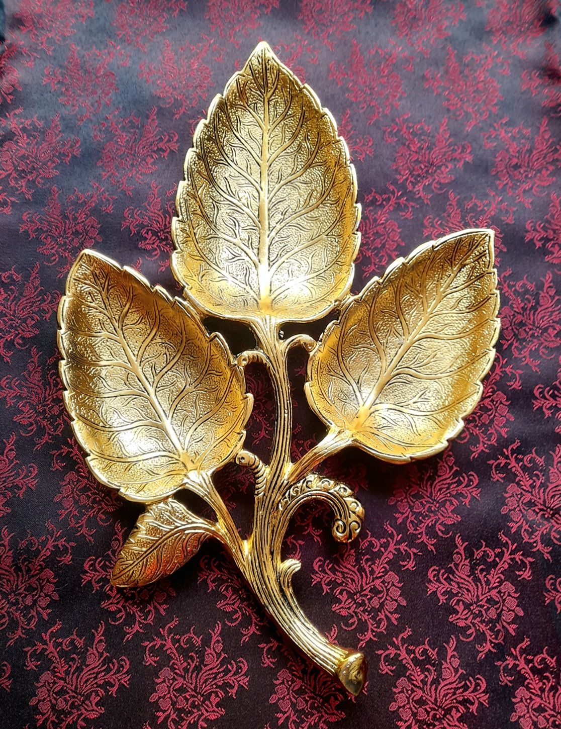 Hand Crafted Metal 3 Part Leaf Shape Tray Perfect for Home Centre Table Serving Dry Fruits platter-11 Inch (Golden)