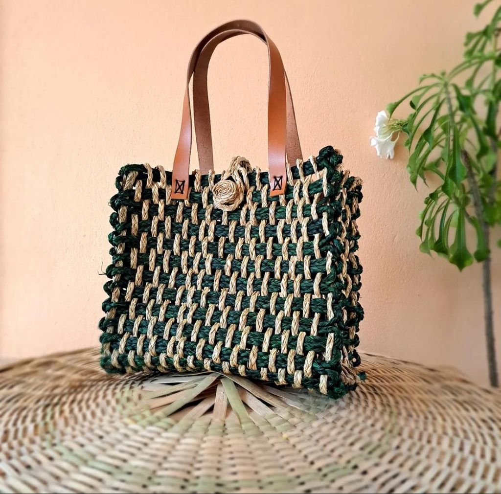 Handcrafted Black Sabai Grass travel Mesh Bag - Handbags | Buy online on ZillyBuy