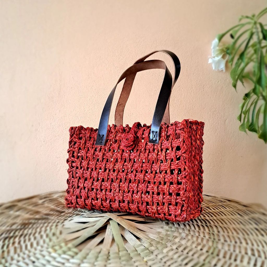Handcrafted Red Sabai Grass Travel Mesh Bag - Handbags | Buy online on ZillyBuy