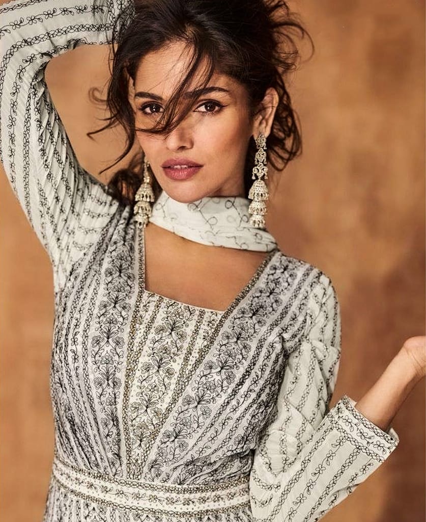 Traditional black anarkali suit for women wedding wear