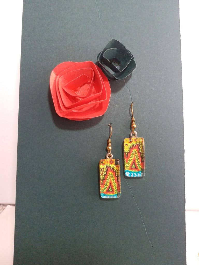 DRAMATIC RECTANGLE GLASS EARRING