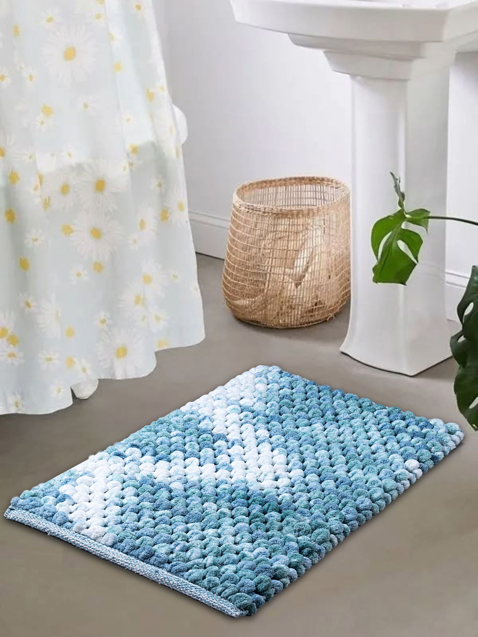 Luxurious Ombre Blue & White Pom-Pom Bath Mat | Ultra-Soft & Absorbent Bathroom Rug